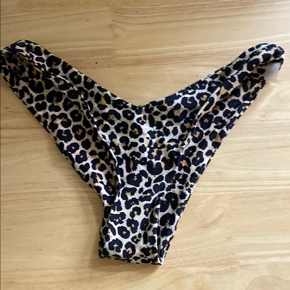 Leopard Print Bikini Set - Picture 4 of 4